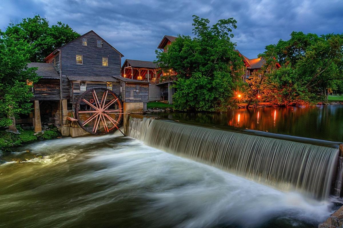 The Tiny Barn, 1089 Free Tickets Each Paid Day, Dollywood And More 세비어빌 외부 사진