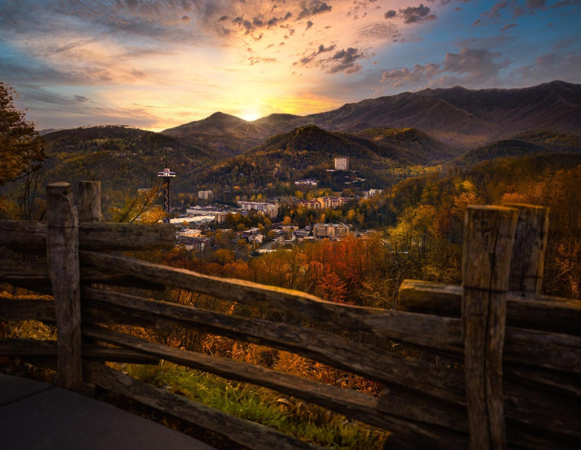 The Tiny Barn, 1089 Free Tickets Each Paid Day, Dollywood And More 세비어빌 외부 사진